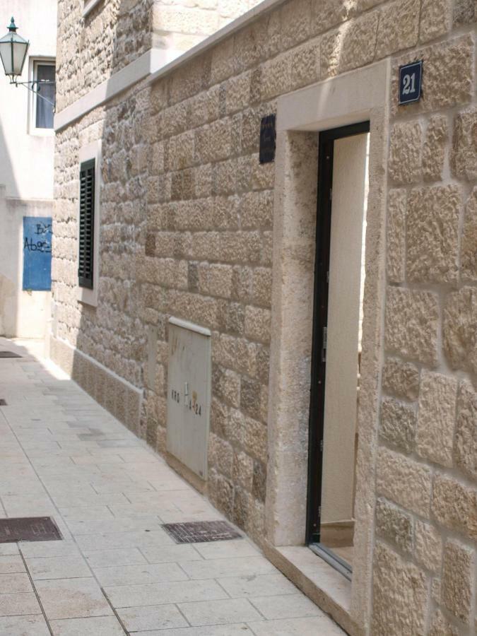 House Nataniel In Omis Near Sea Apartment Exterior photo