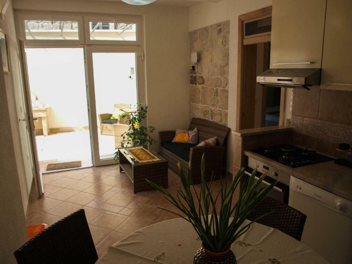 House Nataniel In Omis Near Sea Apartment Exterior photo